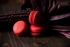 Rose Macarons for Halloween