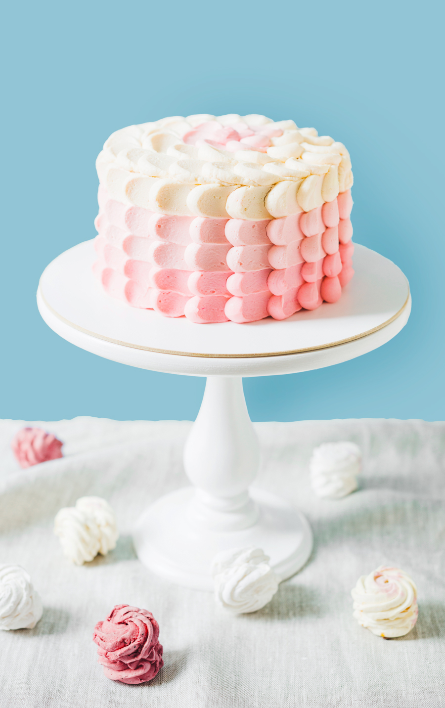 buttercream-cake-pedestal-900